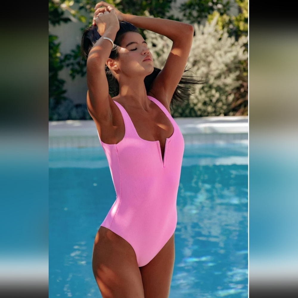 BEACH RIOT TROPEZ V-WIRE RIB ONE PIECE SWIM SUIT _SIZE:MEDIUM IN PRISM PINK